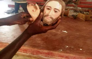 Kopf einer geschändeten Christusstatue / Kirche in Not (ACN)