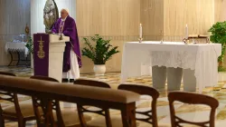 Papst Franziskus predigt in der Kapelle im Domus Sanctae Martae am 26. März 2020 / Vatican Media