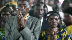 Christen beim Gebet in der Demokratischen Republik Kongo: Immer wieder werden Katholiken und ihre Kirchen und Gebäude im Land angegriffen / Steve Evans via Flickr (CC BY-NC 2.0)