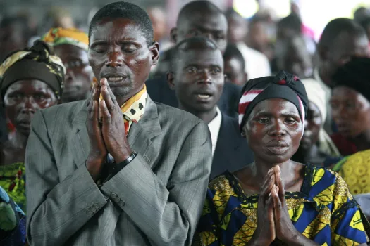 Betende Christen im Kongo (Archivbild) / Steve Evans / Flickr (CC BY-NC 2.0)