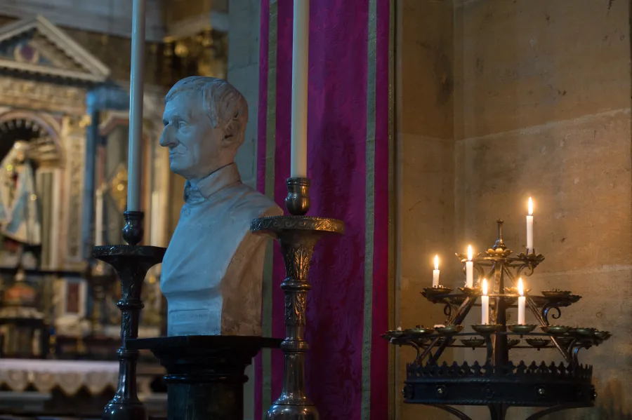 Büste von Kardinal John Henry Newman im Birmingham Oratory