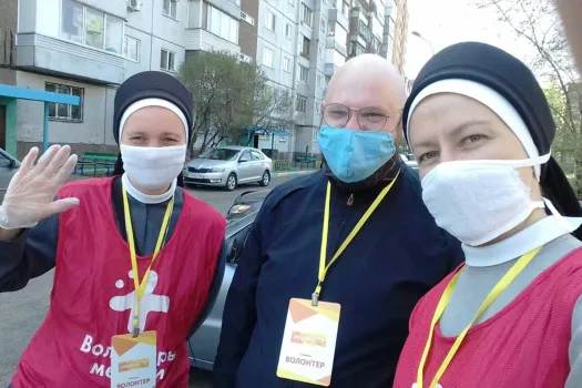 Russische Ordensfrauen machen Hausbesuche während der Covid-19-Pandemie. / Kirche in Not