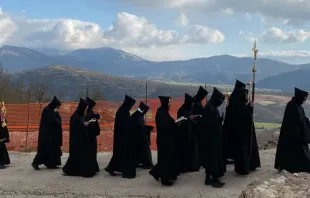 Die tägliche Prozession der Benediktiner in Nursia, bei der sie für ein Ende der Coronavirus-Pandemie beten / Benediktiner von Nursia (Norcia)