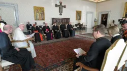 Papst Franziskus mit der Delegation aus Finnland am 17. Januar 2022. / Vatican Media