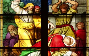 Die Steinigung des Stephanus im "Bayernfenster" des Kölner Doms  / Raimond Spekking / Wikimedia (CC BY-SA 4.0)