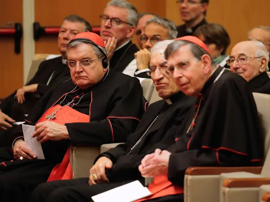 Prominente Zuhörer lauschen gespannt beim Symposium der Ratzinger-Schülerkreise am 28. September 2019 in Rom.