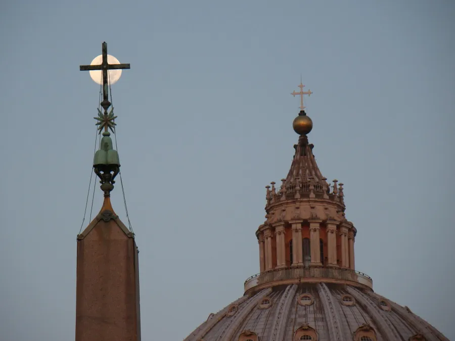 Der Obelisk ist ein "Kronzeuge der Identität der apostolischen Kirche auf dem Petersplatz"