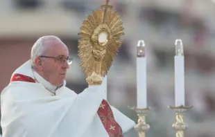 Papst Franziskus feiert Fronleichnam in Ostia am 3. Juni 2018 / Daniel Ibanez / CNA Deutsch 