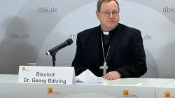 Bischof Georg Bätzing bei der Abschluss-Pressekonferenz der Frühjahrs-Vollversammlung der deutschen Bischofskonferenz / Martin Rothweiler / EWTN.TV