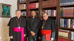 Der neue Erzbischof von Sarajevo Vuskic, Monsignore Medina Blanco und Kardinal Puljic bei der Bekanntgabe der Nachfolge im Erzbistum Sarajevo, 29. Januar 2022 / KATOLIČKI TJEDNIK