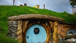 "Hobbiton" in Neuseeland: Hier wurde unter anderem der "Herr der Ringe" verfilmt. / Robin Noguier / Unsplash (CC0) 