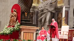 Papst Franziskus bei der Pfingstpredigt im Petersdom am 15. Mai 2016. / CNA/Daniel Ibanez