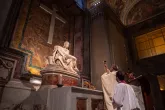 Erzbischof Gänswein an Journalisten: "Ahmen Sie Michelangelo und Mutter Angelica nach!"