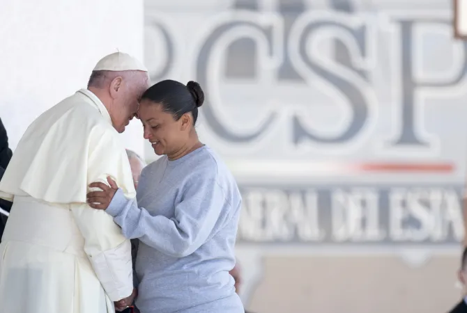 Der Papst segnet und begrüßt Häftlinge in Ciudad Juarez am 17. Februar 2016