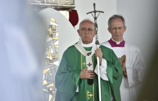 Papst Franziskus bei der Feier der heiligen Messe am Flughafengelände Las Palmas (Peru) am 21. Januar 2018. / Vatican Media