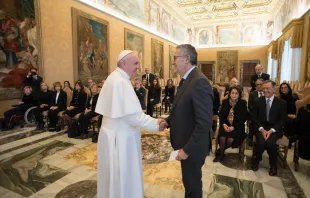 Papst Franziskus beim Treffen mit Mitgliedern der italienischen Anti-Mafia und Anti-Terror-Behörde am 23. Januar 2017. / L'Osservatore Romano