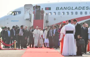 Papst Franziskus ist in Bangladesch gelandet / CNA / L'Osservatore Romano