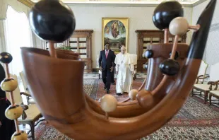Papst Franziskus und der Präsident Sambias, Hakainde Hichilema / Vatican Media
