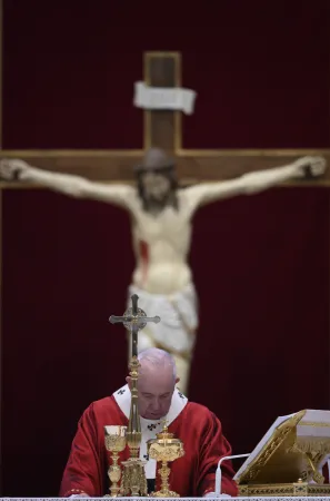 Papst Franziskus feiert das heilige Messopfer im Petersdom, 31. Mai 2020