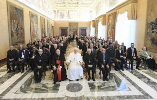 Papst Franziskus mit Mitgliedern der Päpstlichen Akademie für das Leben / Vatican Media