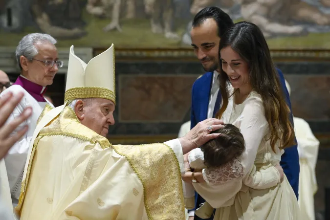 Papst Franziskus tauft am 8. Januar 2023