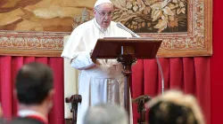 Papst Franziskus spricht zu Diplomaten im Vatikan am 8. Februar 2021 / Vatican Media / CNA Deutsch