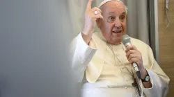 Papst Franziskus bei der "fliegenden Pressekonferenz" auf der Rückreise aus der Mongolei am 4. September 2023 / Vatican Media