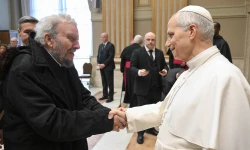 Kiko Argüello, der Gründer des Neokatechumenalen Wegs, mit Papst Leo XIV. / Vatican Media