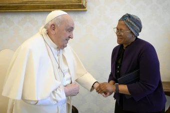 Papst Franziskus am 16. Januar 2025 mit Nosipho Nausca-Jean Jezile / Vatican Media