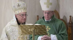 Papst Franziskus mit Patriarch Joseph Absi / Vatican Media/CNA-Group