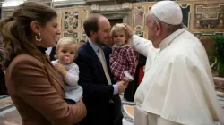 Papst Franziskus bei der Begegnung mit Mitarbeitern des Dikasteriums für Laien, Familie und Leben im Vatikan am 16. November 2019 / Vatican Media
