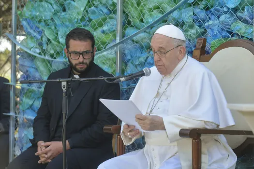 Papst Franziskus spricht zu Migranten und Flüchtlingen auf Malta am 3. April 2022 / Vatican Media Pool (VAMP)
