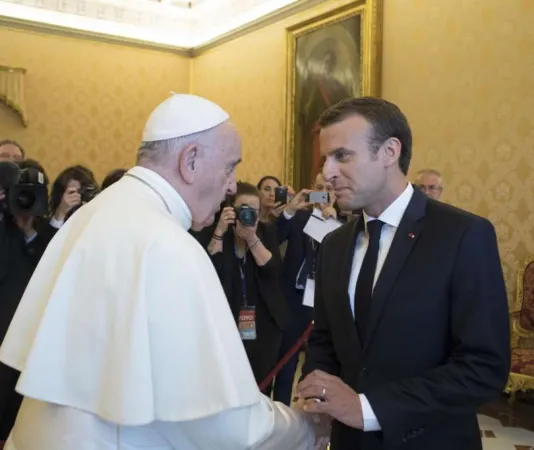 Papst Franziskus und Präsident Emmanuel Macron am 26. Juni 2018 im Apostolischen Palast.