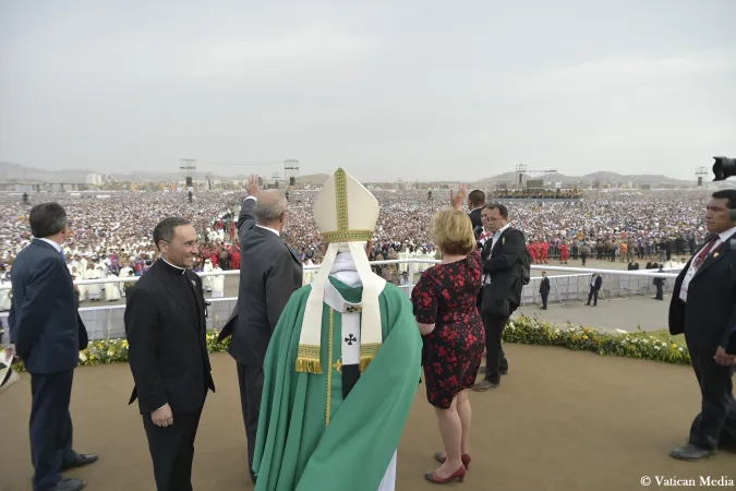Papst Franziskus bei der Feier der heiligen Messe am Flughafengelände Las Palmas (Peru) am 21. Januar 2018.