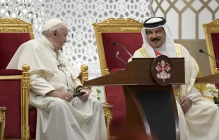 Papst Franziskus mit Scheich Hamad bin Isa Al Chalifa, dem König von Bahrain, am 3. November 2022 / Vatican Media