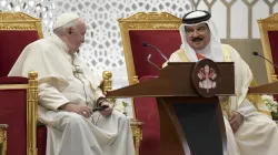 Papst Franziskus mit Scheich Hamad bin Isa Al Chalifa, dem König von Bahrain, am 3. November 2022 / Vatican Media