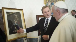 Irlands Premierminister Enda Kenny im Gespräch mit Papst Franziskus am 28. November 2016. / L'Osservatore Romano