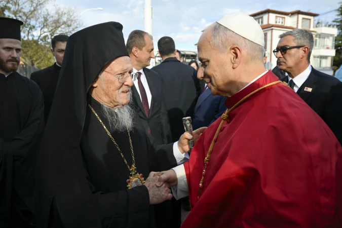 Papst Leo XIV. mit dem orthodoxen Patriarchen Bartholomaios I.