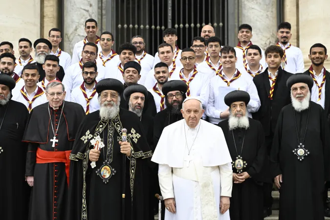 Papst Franziskus mit der koptischen Delegation und dem "Ökumene-Minister" des Vatikans, Kardinal Kurt Koch (links im Bild)