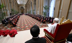 Papst Leo XIV. vor Kardinälen und Mitarbeitern der römischen Kurie / Vatican Media