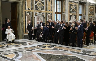 Papst Franziskus bei der Audienz mit der Schweizergarde-Stiftung / Vatican Media