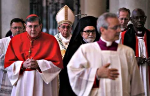 Papst Franziskus und Kardinal Kurt Koch bei der Vesper in Sankt Paul vor den Mauern / CNA / Daniel Ibanez