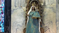 Die Marienfigur im Aachener Dom. Ihr ältestes erhaltenes Gewand stammt aus dem 16. Jahrhundert. / Wikimedia / Arnoldius (CC BY-SA 4.0)