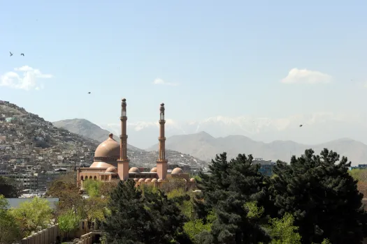 Die 2009 fertig gestellte Abdul-Rahman-Moschee ist eine der größten Moscheen Afghanistans.   / Daniel Wilkinson / US-Außenministerium / Wikimedia (CC0)