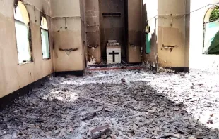 Von islamischen Angreifern zerstörte Kirche in Mocímboa da Praia / Kirche in Not 