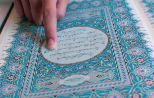 Der Koran, die Heilige Schrift des Islam / Adli Wahid / Unsplash (CC0) 