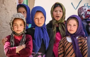 Flüchtlingskinder in Kabul, Afghanistan / Trent Inness/Shutterstock