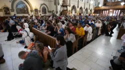 Überfüllte Anbetungskapelle beim Nationalen Eucharistischen Kongress 2024 in den USA / Jeffrey Bruno