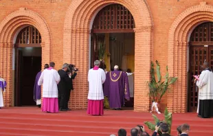 Papst Franzisus öffnet die erste Heilige Pforte für das Jahr der Barmherzigkeit am 29. November 2015 in Bangui, Zentralafrikanische Republik / CNA/Martha Caldéron