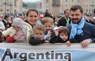 Familien – wie diese aus Argentinien, die am Wochenende in Rom war – sind schon lange Thema von Bischofsynoden. / CNA/Martha Calderon